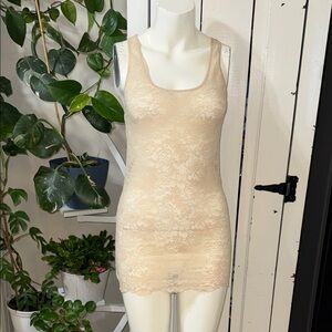 Wilfred Aritzia Women’s Lace Shaping Tank in Nude - Stretch Smoothing Layer Sm